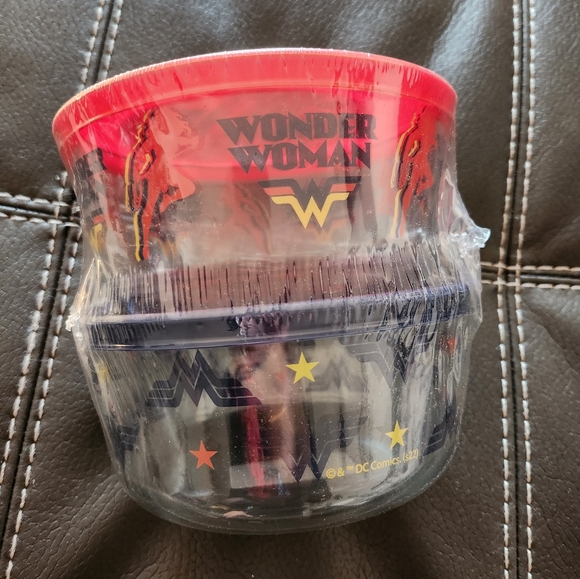 NWT Pyrex Wonder Woman Glass Storage Set, 4-piece Value Pack - Picture 3 of 6
